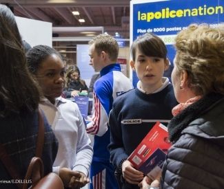 Logo De gardien de la paix à brigadier-chef, Laurence travaille au sein de la Police Nationale à Paris : une vocation