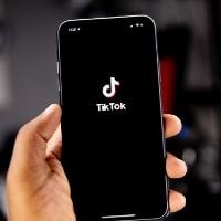 découvre les autres secteurs version TikTok qui recrutent aujourd'hui