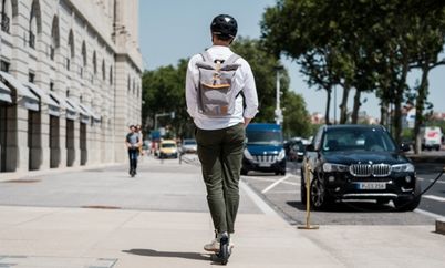 Adrien, agent immobilier à trottinette dans Lyon