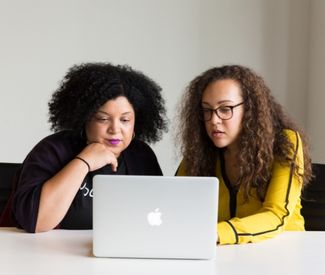 Logo Alternance : comment aider votre enfant à décrocher son contrat ?