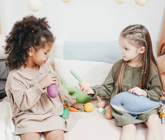 Logo Quel métier exercer pour travailler avec les enfants ?