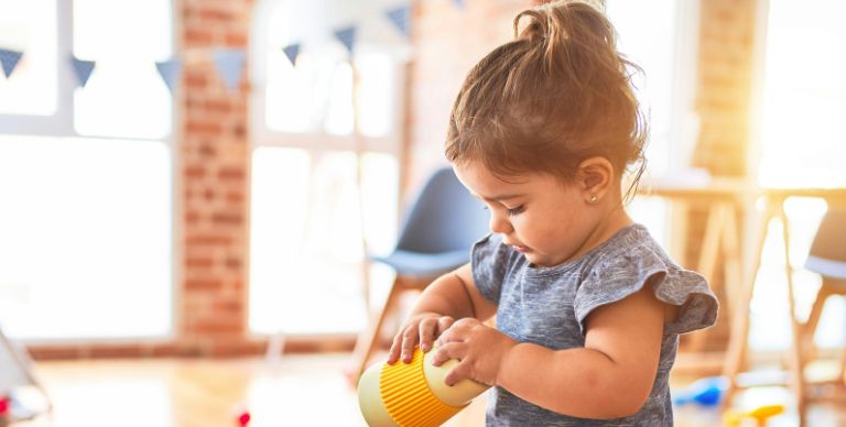 Petite enfance : les métiers qui recrutent