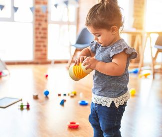 Logo Zoom sur les métiers de la petite enfance qui recrutent