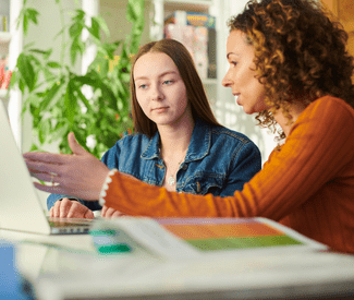 Logo Devenir conseillère d’orientation : quelles études, formation et compétences ?