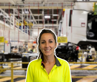 Logo Logisticienne industrielle chez Renault Trucks : le portrait de Maryline, au cœur de la supply chain et de la production
