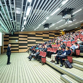 Conférencier